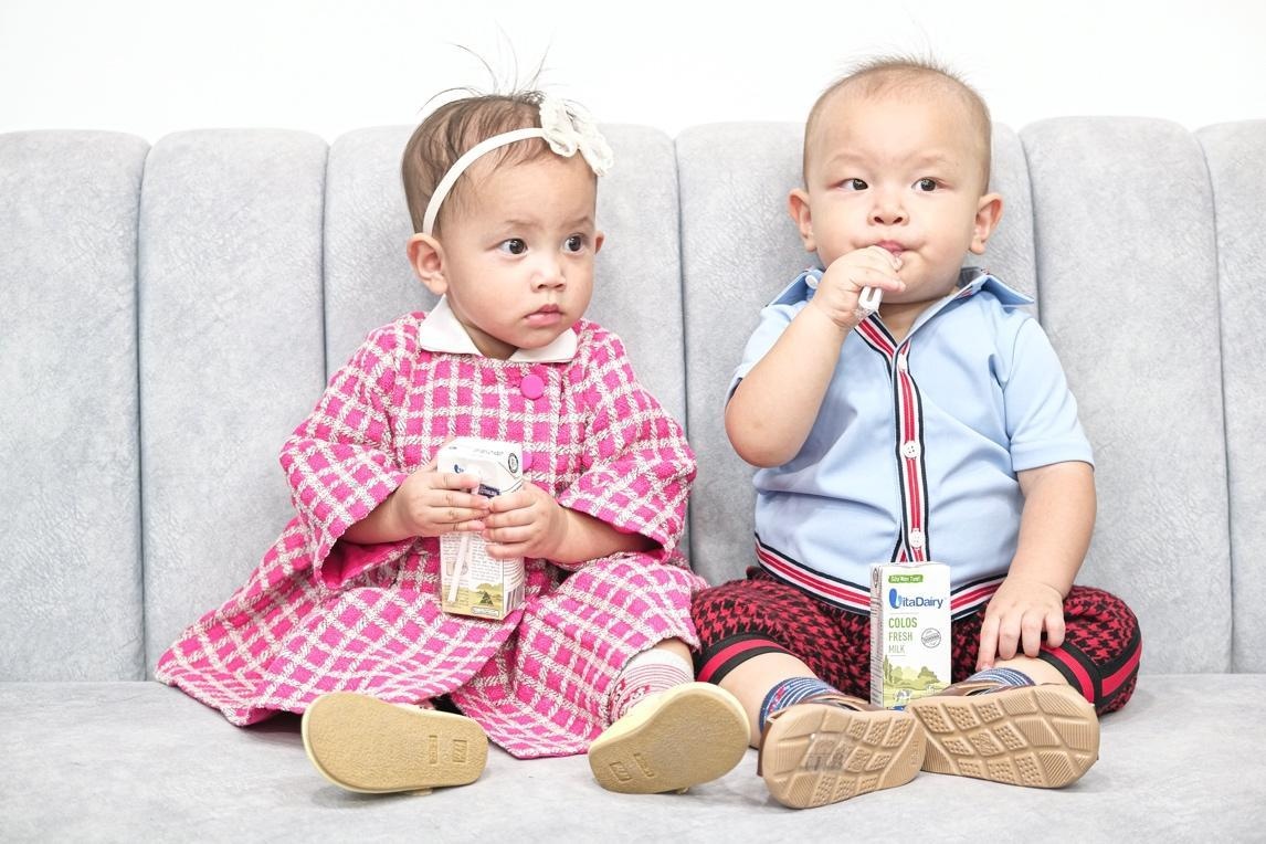 Mon khoai khau cua cap song sinh Lisa - Leon hinh anh