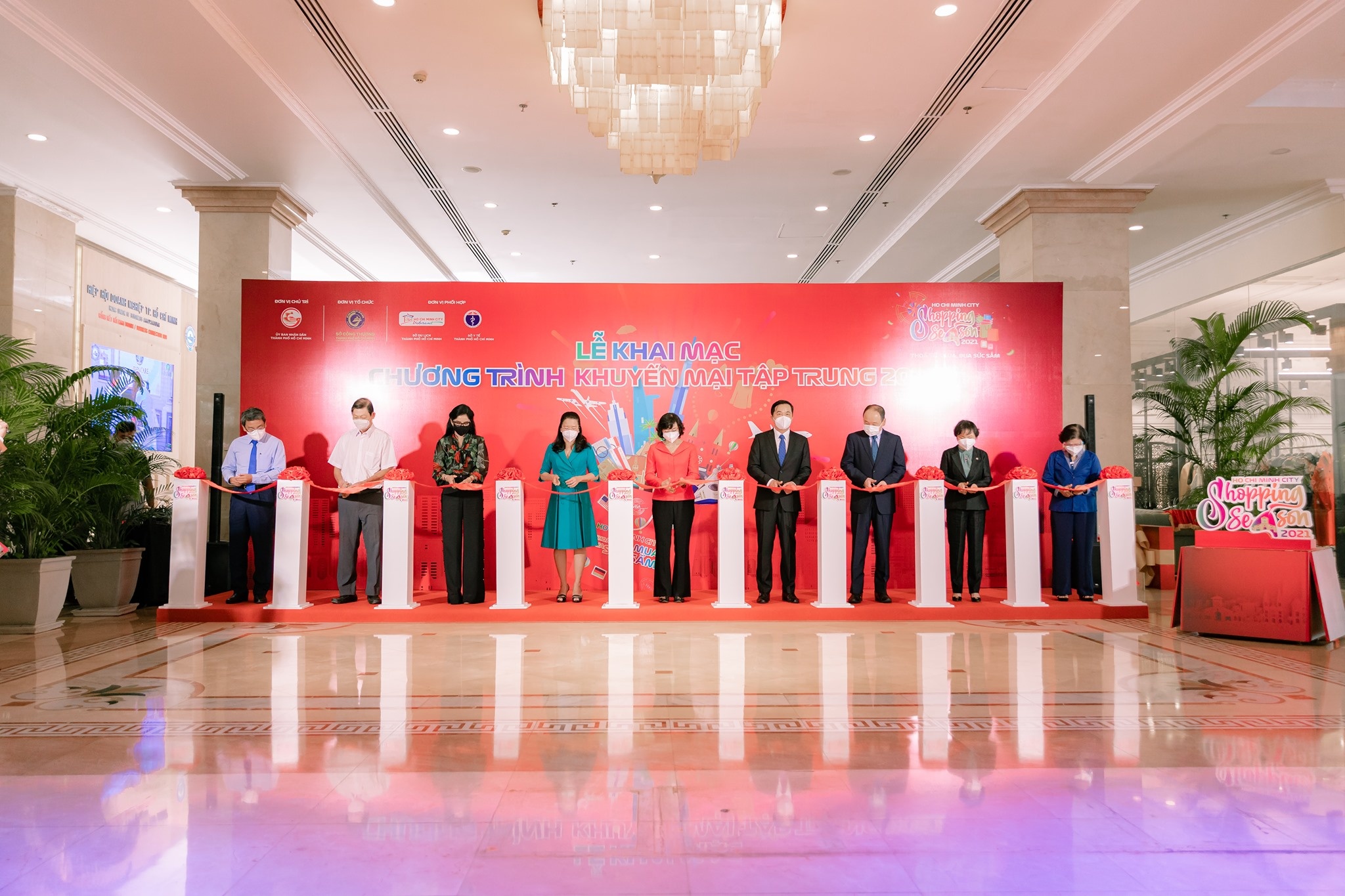 Shopee,  Ton vinh san pham Viet anh 3