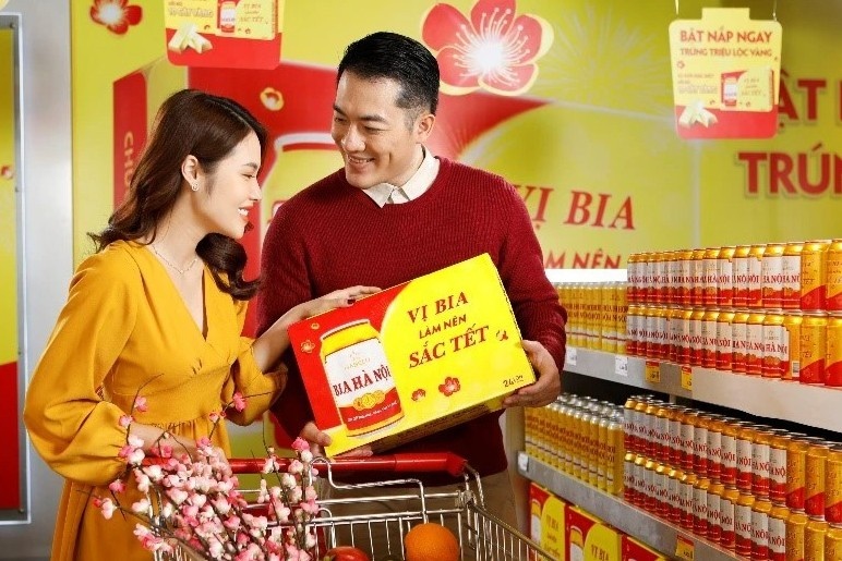 Bia Ha Noi khuyen mai Tet 2022 voi giai thuong gia tri 10 cay vang hinh anh