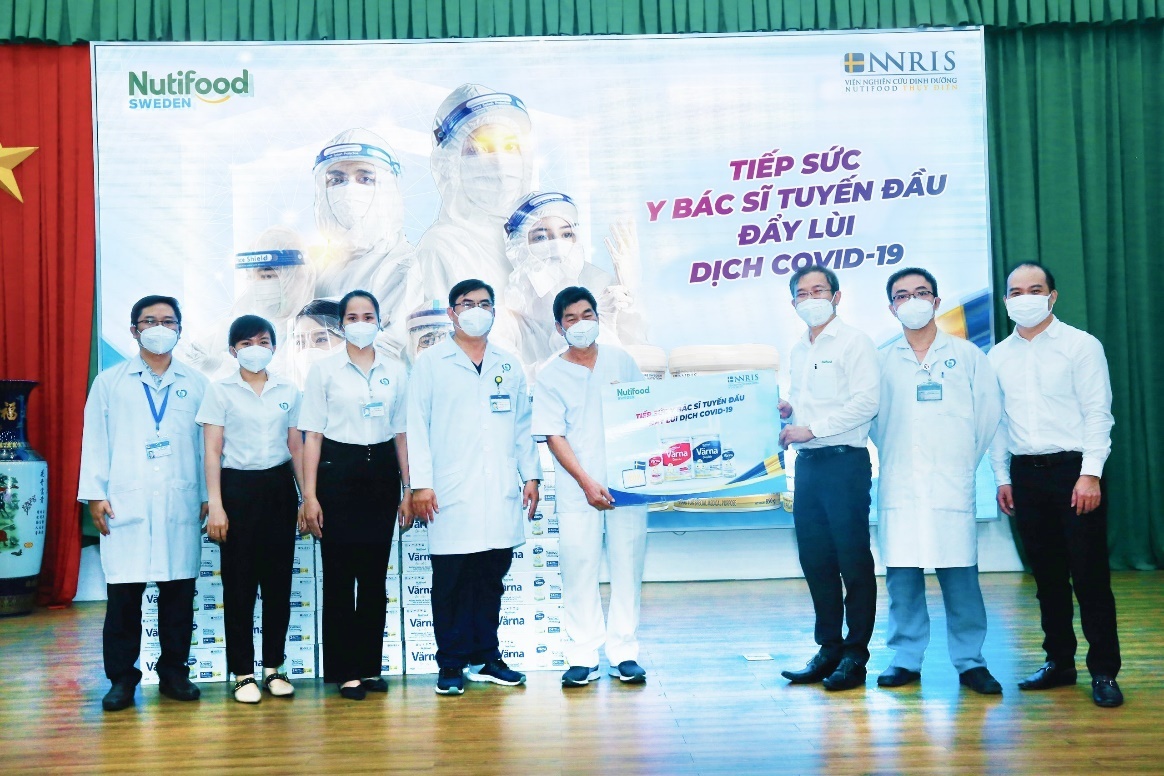 Varna tiep suc y bac si tuyen dau voi 1 trieu san pham dinh duong hinh anh