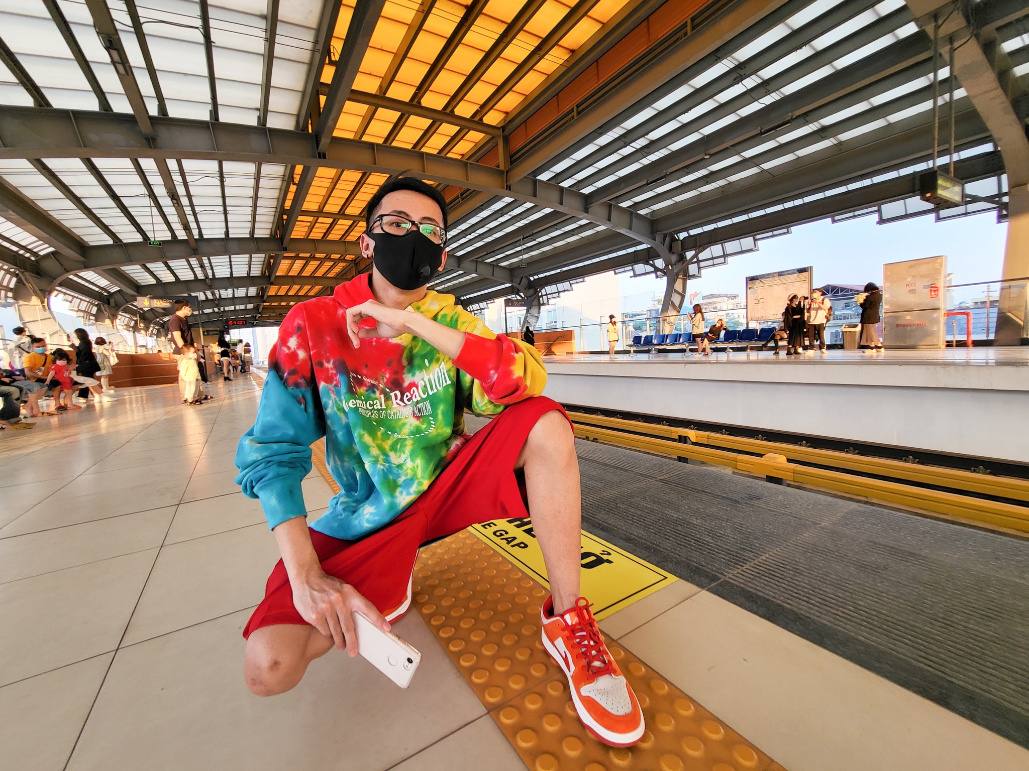 đi tàu Cát Linh, giá Z Fold3 ảnh 11 di tau Cat Linh, gia Z Fold3 anh 11