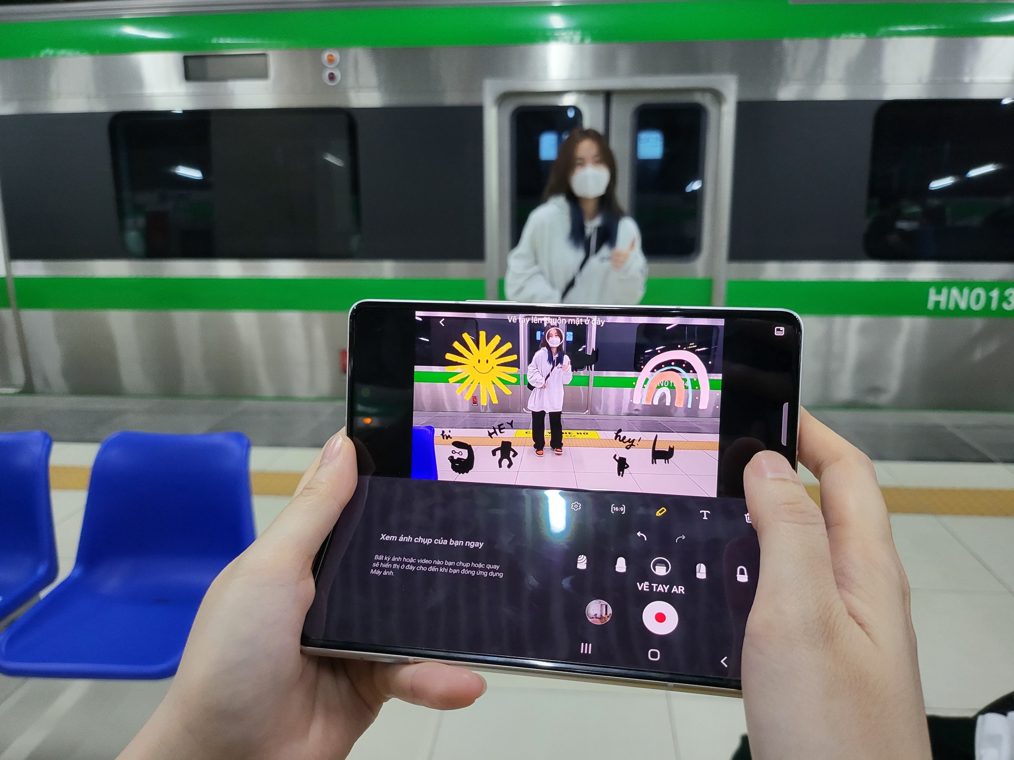 di tau Cat Linh,  gia Z Fold3 anh 14