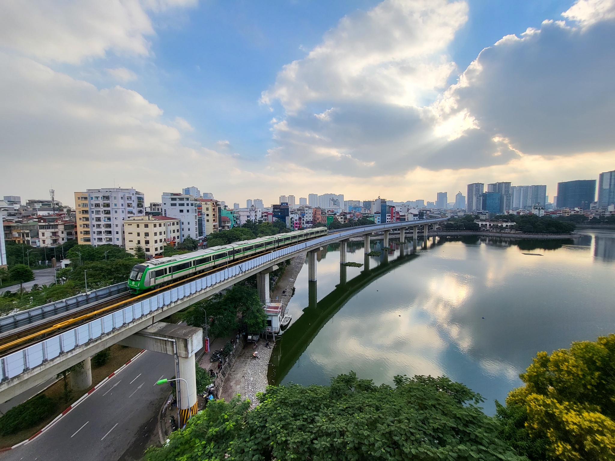 di tau Cat Linh,  gia Z Fold3 anh 17