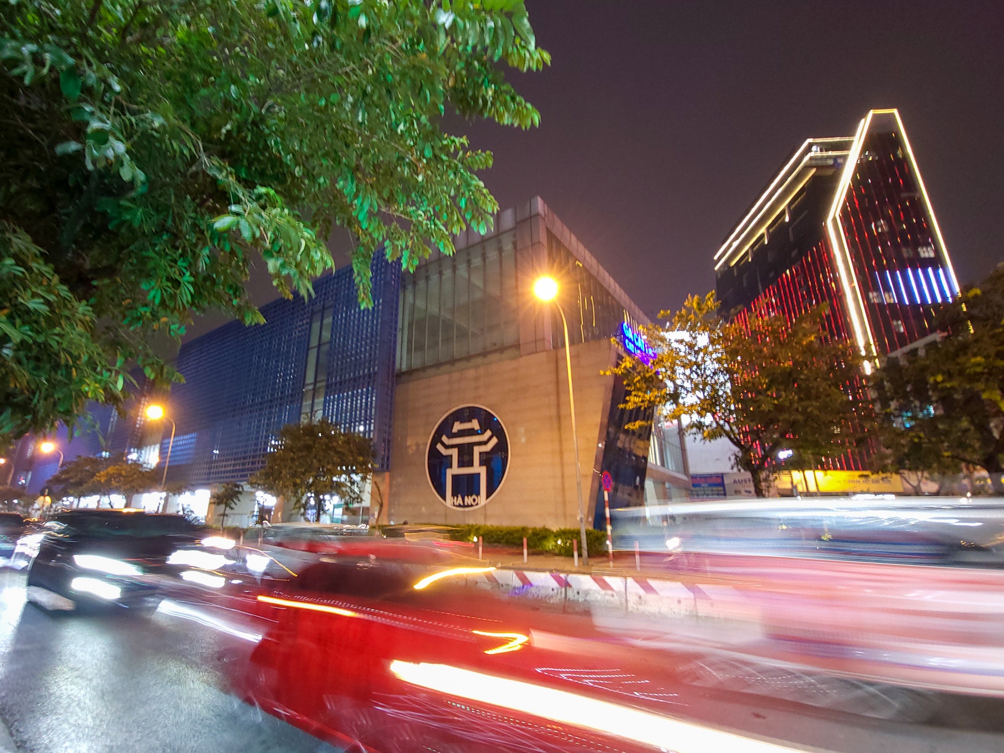 đi tàu Cát Linh, giá Z Fold3 ảnh 19 di tau Cat Linh, gia Z Fold3 anh 19