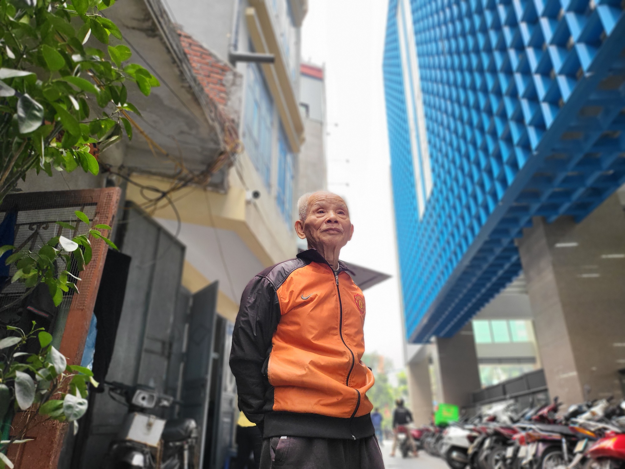 đi tàu Cát Linh, giá Z Fold3 ảnh 2 di tau Cat Linh, gia Z Fold3 anh 2