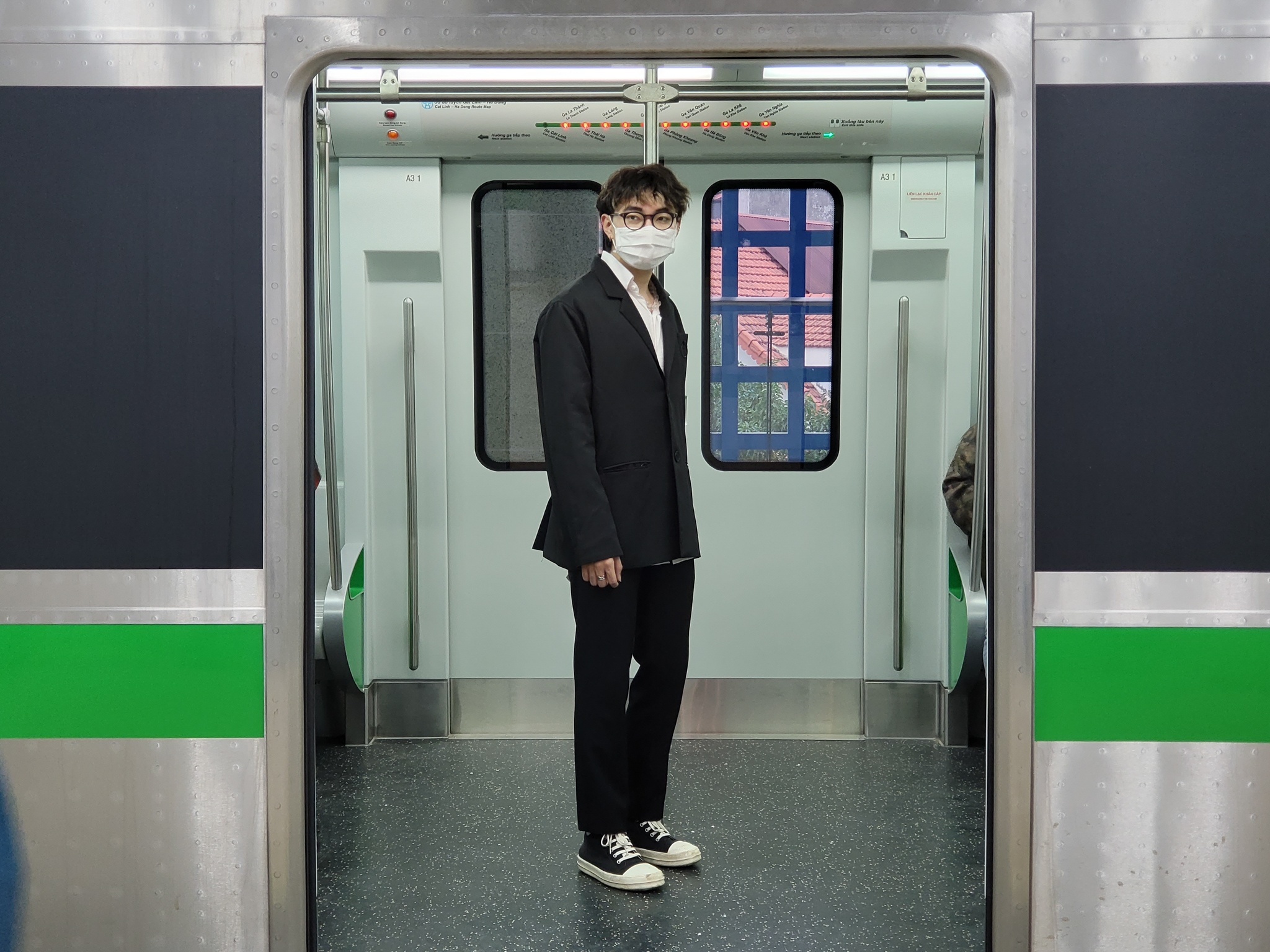 đi tàu Cát Linh, giá Z Fold3 ảnh 5 di tau Cat Linh, gia Z Fold3 anh 5