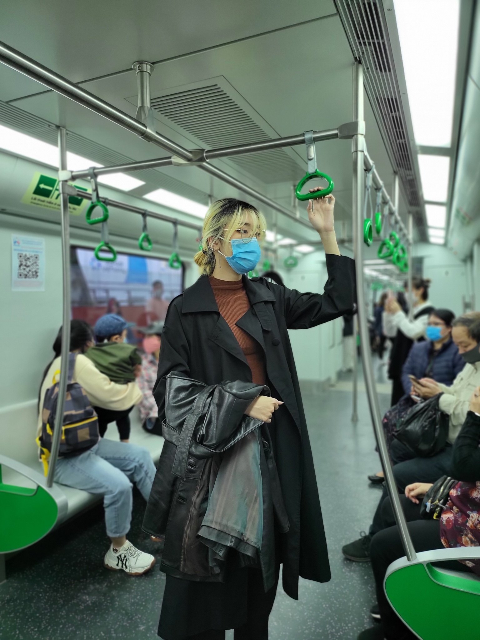 đi tàu Cát Linh, giá Z Fold3 ảnh 6 di tau Cat Linh, gia Z Fold3 anh 6