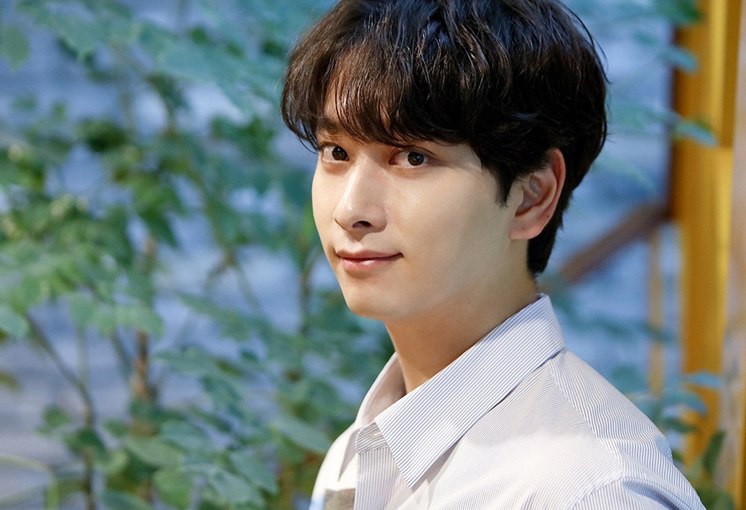 Trai dep Chansung 2PM vuong tinh tay ba trong phim moi hinh anh