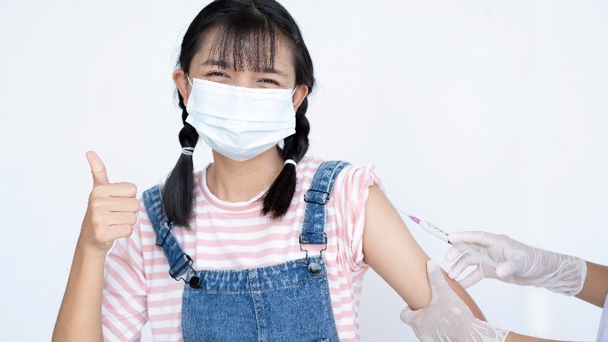 3 dieu cha me can biet truoc khi dua con di tiem vaccine Covid-19 hinh anh