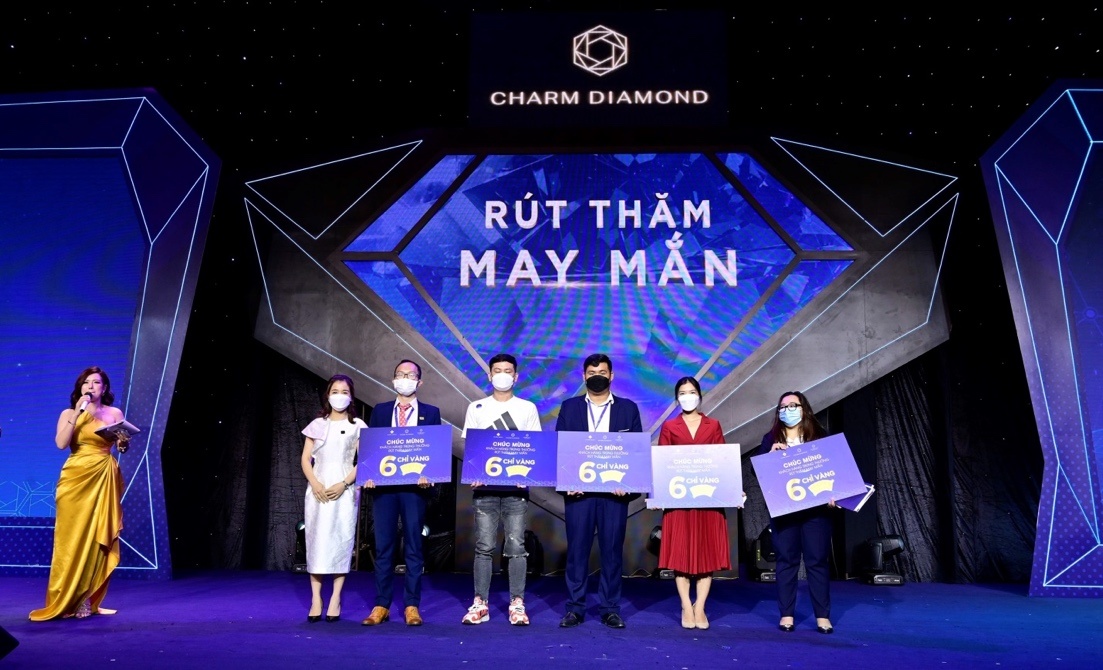 Charm Diamond,  Charm City anh 2