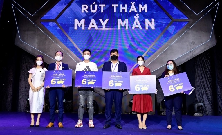 'Hon 90% can ho Charm Diamond duoc dat cho trong ngay cong bo' hinh anh