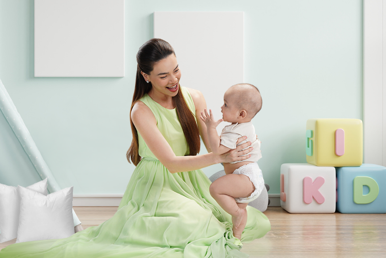 Ta Molfix thien nhien ho tro cha me cham soc tre so sinh hinh anh