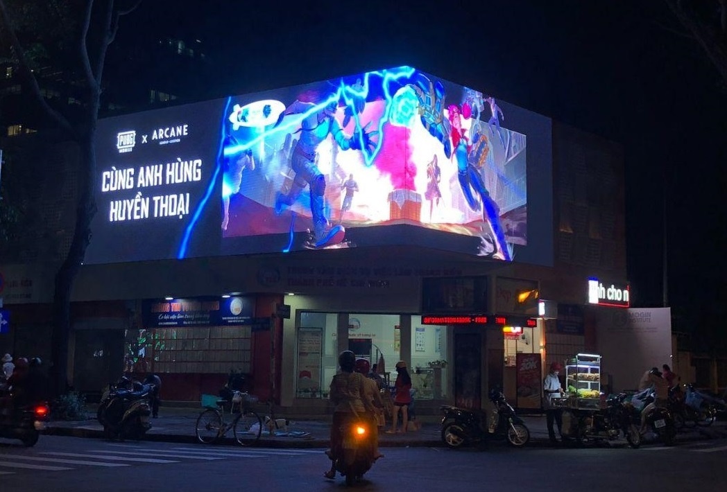 Bang quang cao 3D cua PUBG Mobile va Arcane hut game thu hinh anh