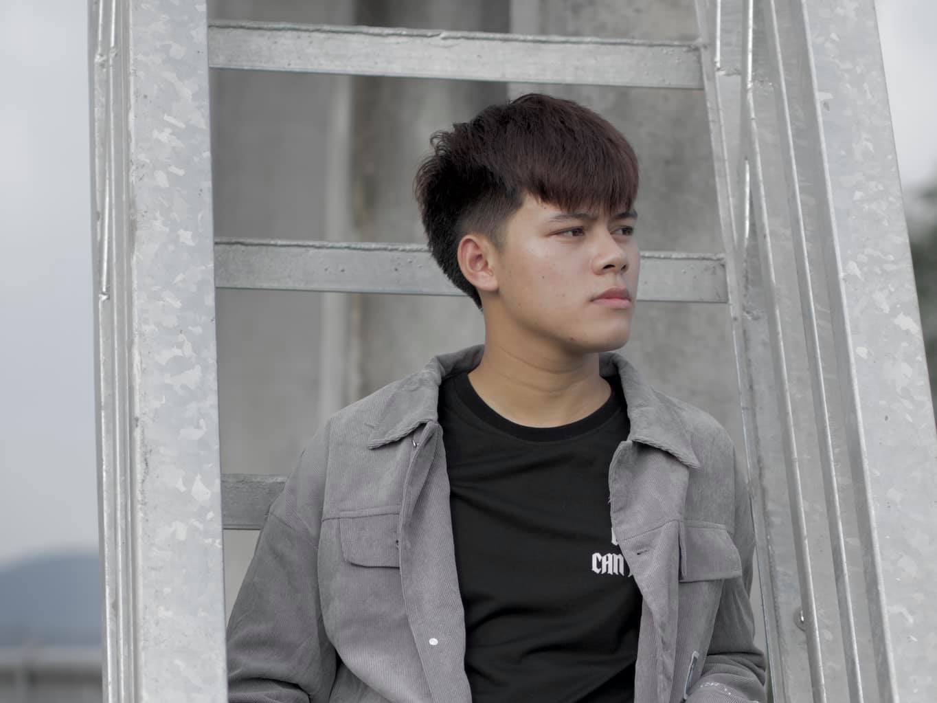 Chu nhan hit 'Em la con thuyen co don' ra mat ca khuc moi hinh anh