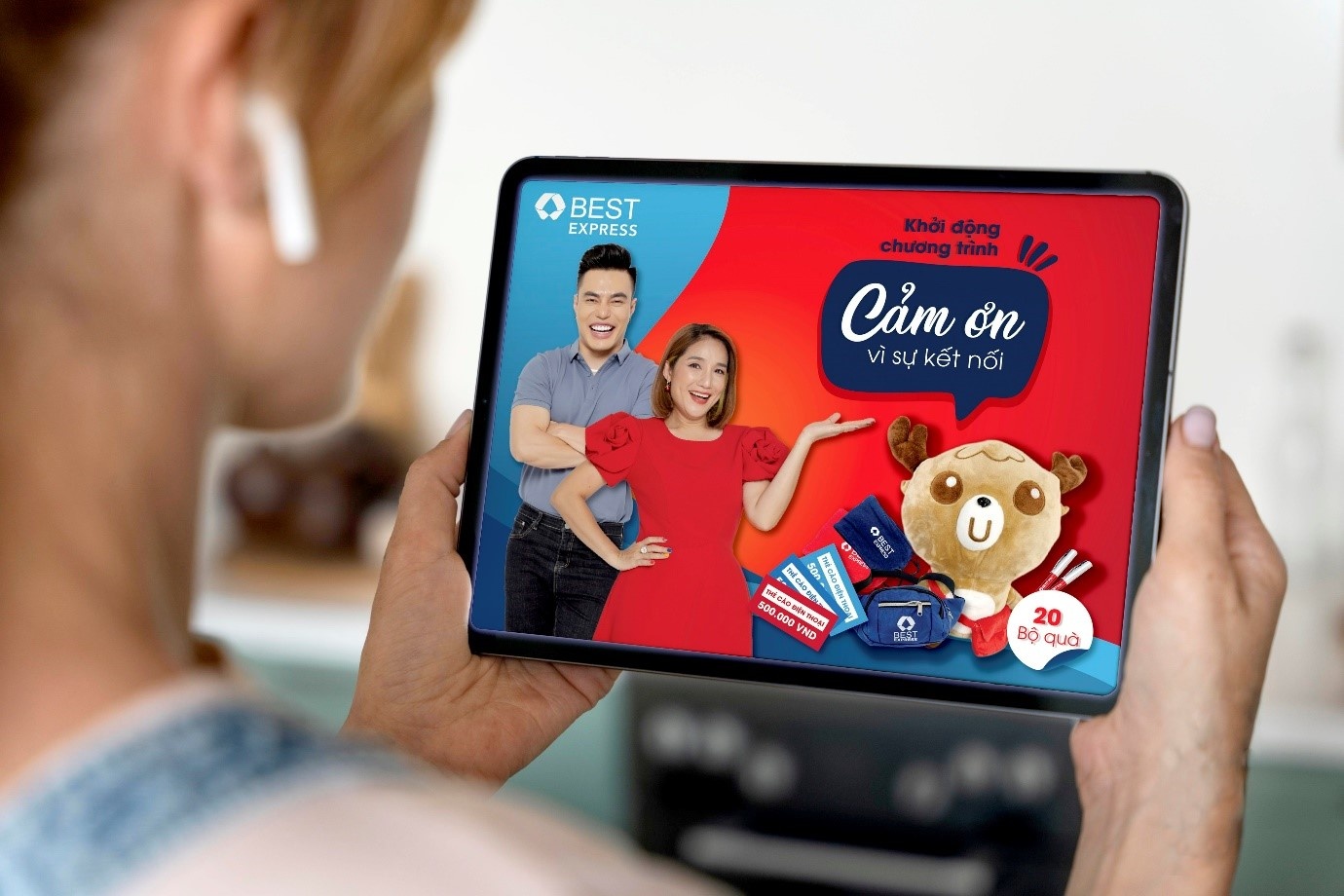 Hang chuyen phat nhanh tung uu dai kich cau dip cuoi nam hinh anh