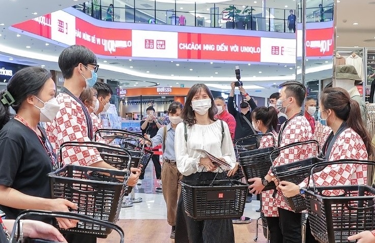 Hanh trinh 2 nam than toc cua Uniqlo tai Viet Nam hinh anh