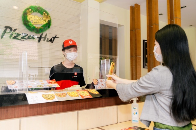 mua bánh pizza,  hạn chế tiếp xúc ảnh 1 mua banh pizza,  han che tiep xuc anh 1