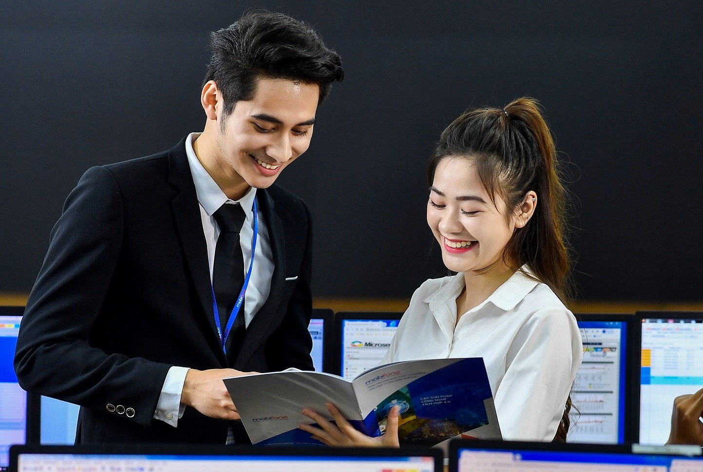 Giai phap lien lac trong doanh nghiep, quoc te voi chi phi re hinh anh