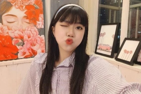 Gen Z the hien ban than qua nhung buc anh selfie hinh anh