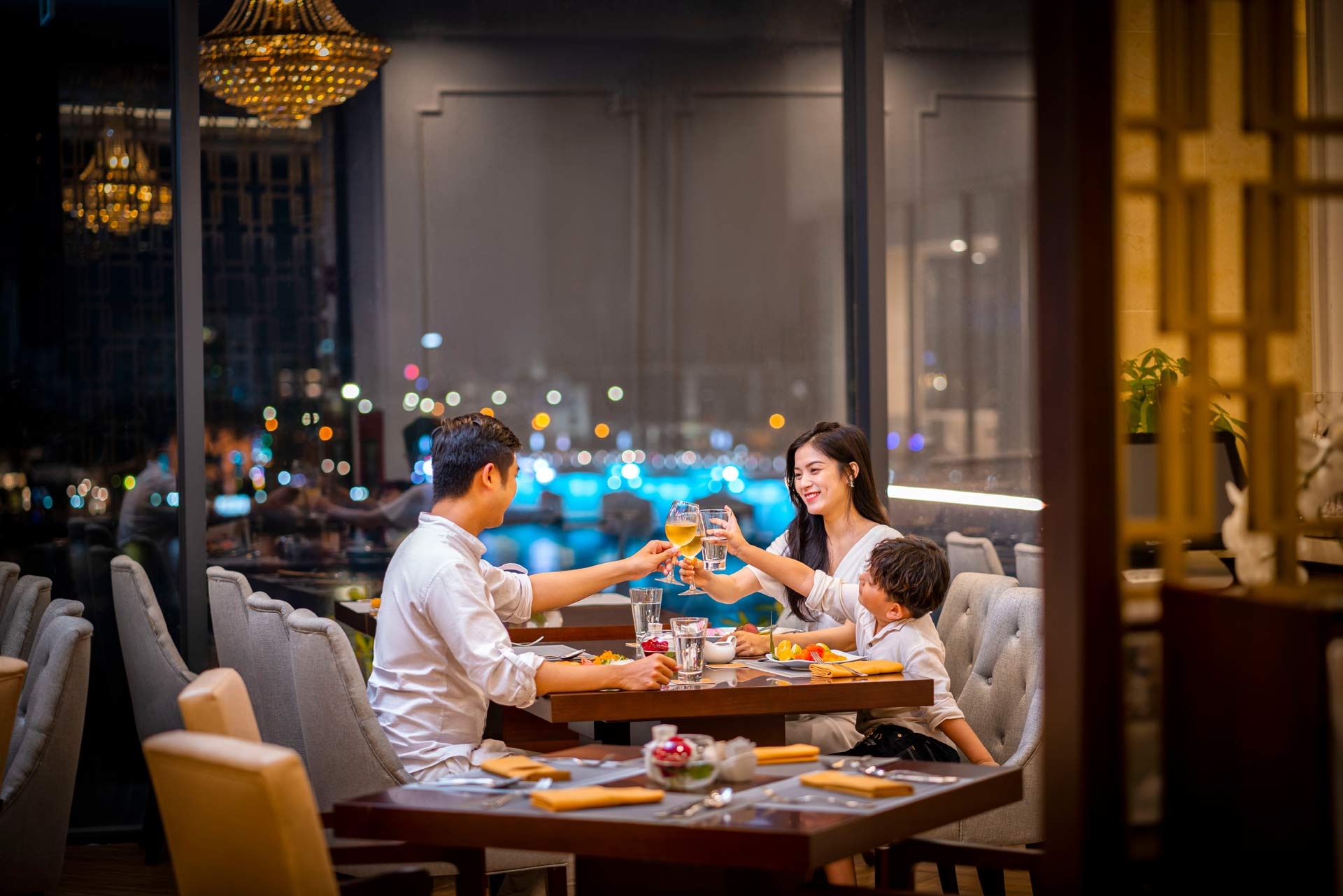 Vinpearl hop tac Vietjet tung uu dai lon 'Festive sale 12/12' hinh anh