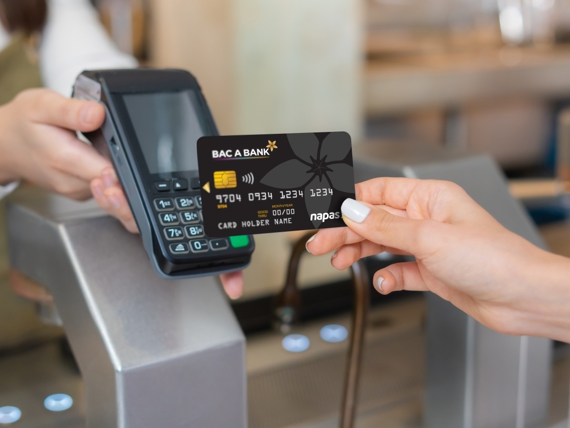 Ngan hang Bac A ra mat the tich hop chip chuan VCCS khong tiep xuc hinh anh