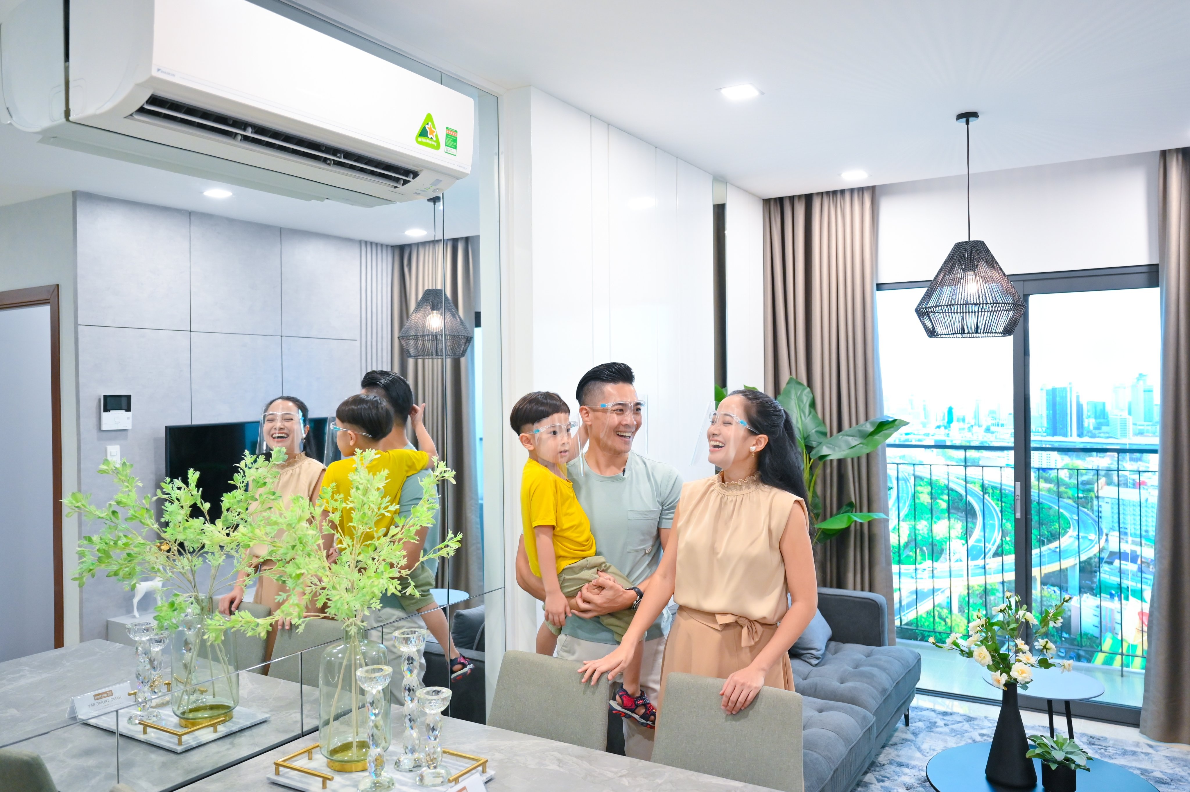 vo chong Quoc Co,  Legacy Central anh 2