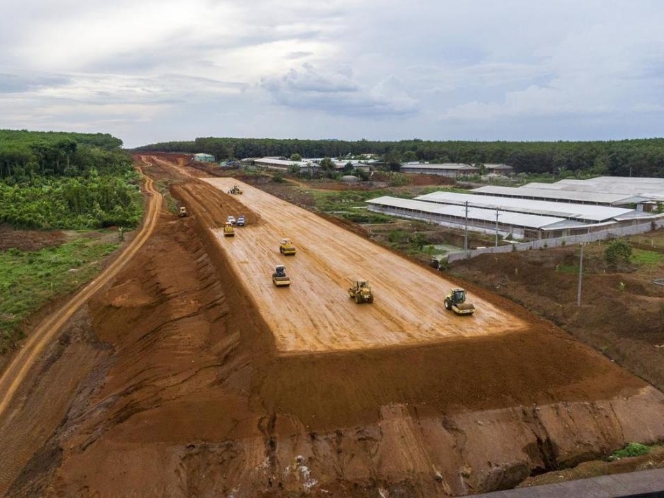Binh Thuan day manh ha tang, mo duong cho 'thanh pho moi Lagi' hinh anh