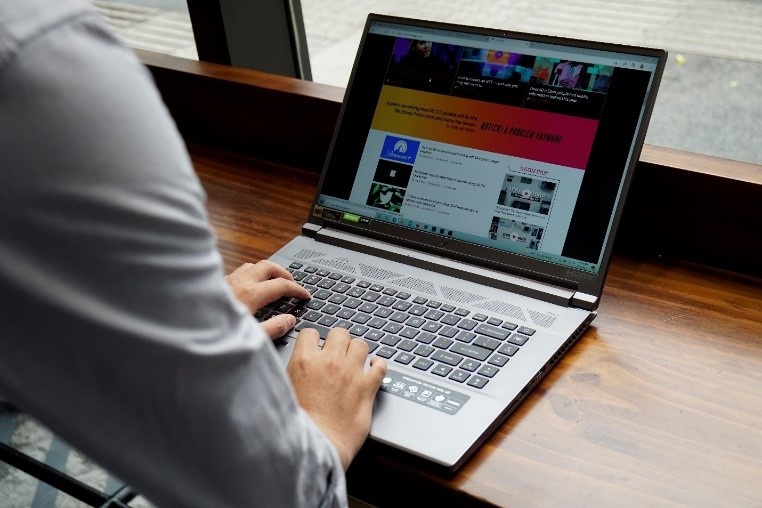 Acer ra mat laptop gaming Predator Triton 500 SE hinh anh