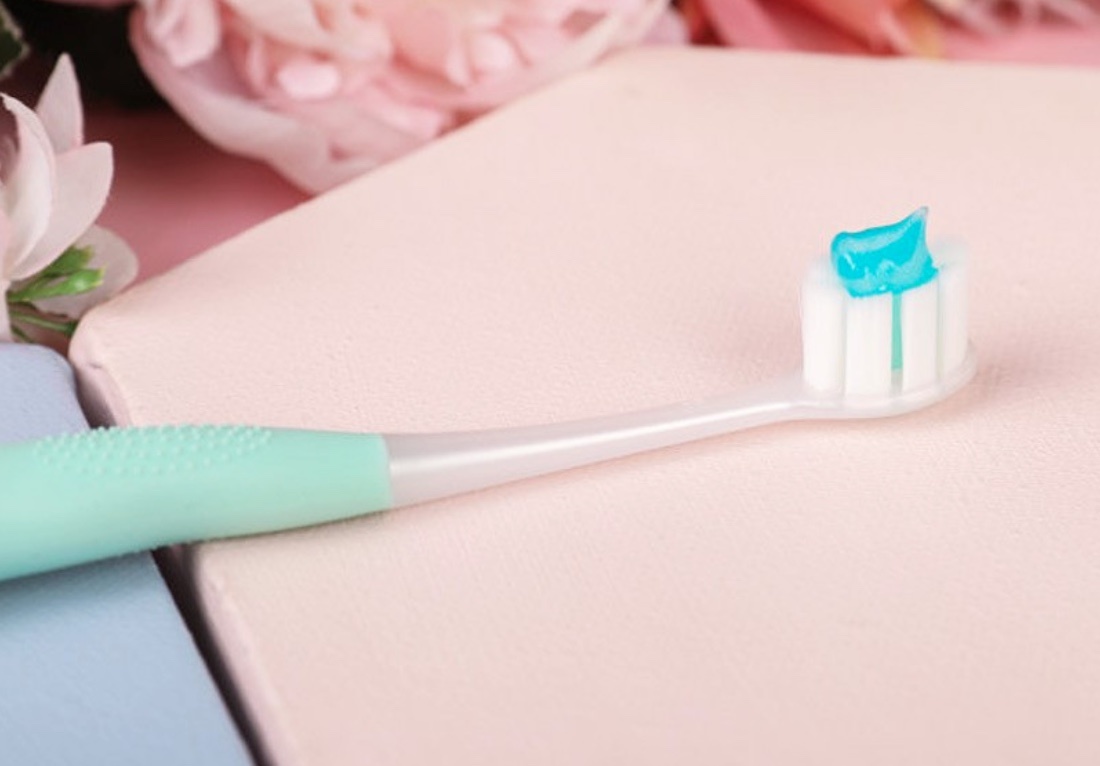 Don mua le hoi cuoi nam voi ham rang trang khoe hinh anh