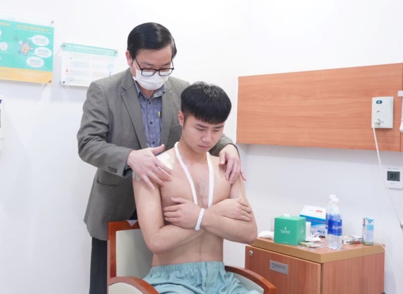 Van Toan bat dau lieu trinh phuc hoi, ky vong kip thi dau SEA Games 31 hinh anh