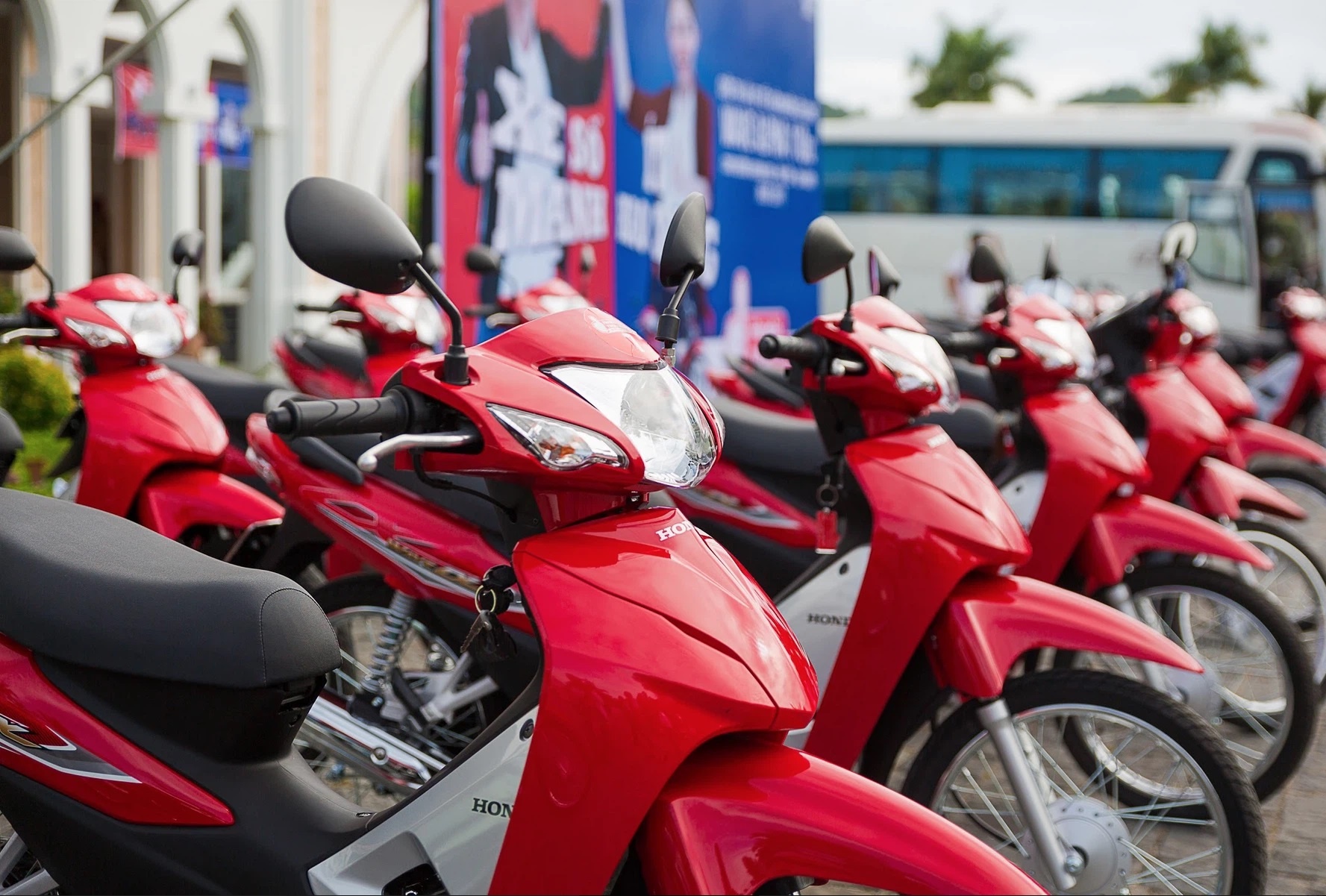 Thi truong xe may Viet soi dong dip cuoi nam voi nhieu uu dai lon hinh anh