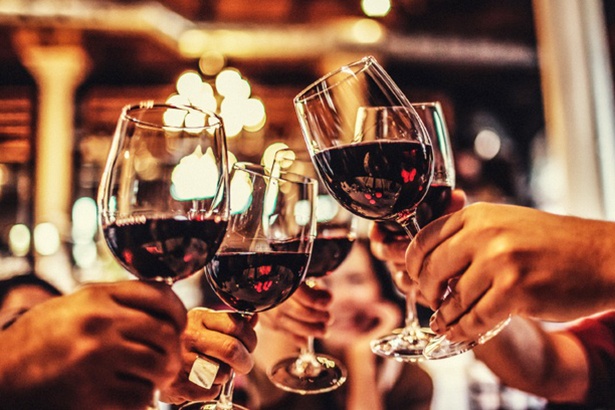 3 nguyen tac tinh te dip tiec tung cuoi nam hinh anh