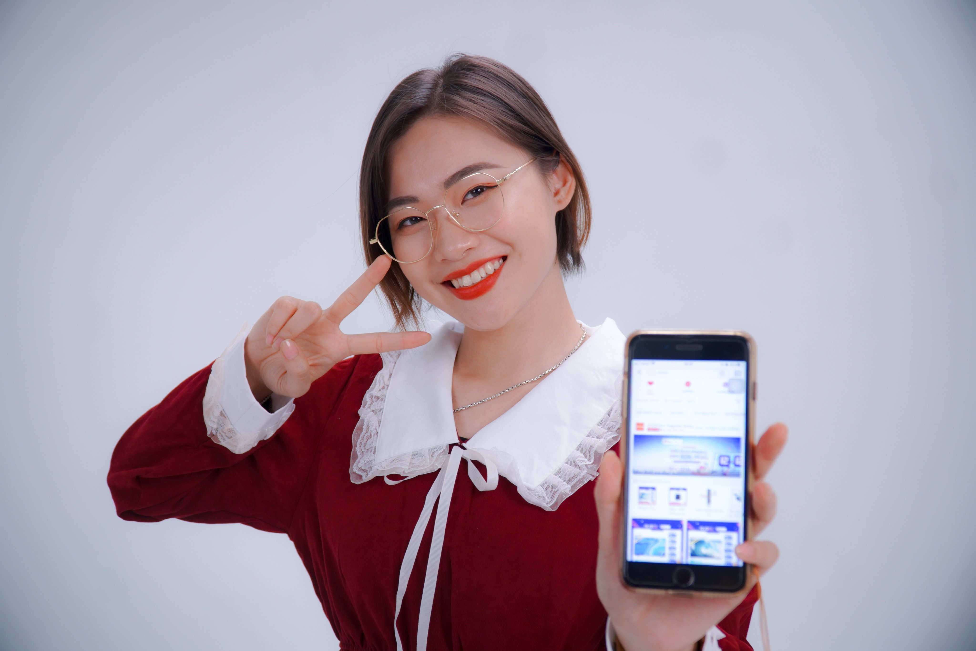 6 deal cong nghe giam den 50% tren Lazada dip 12/12 hinh anh