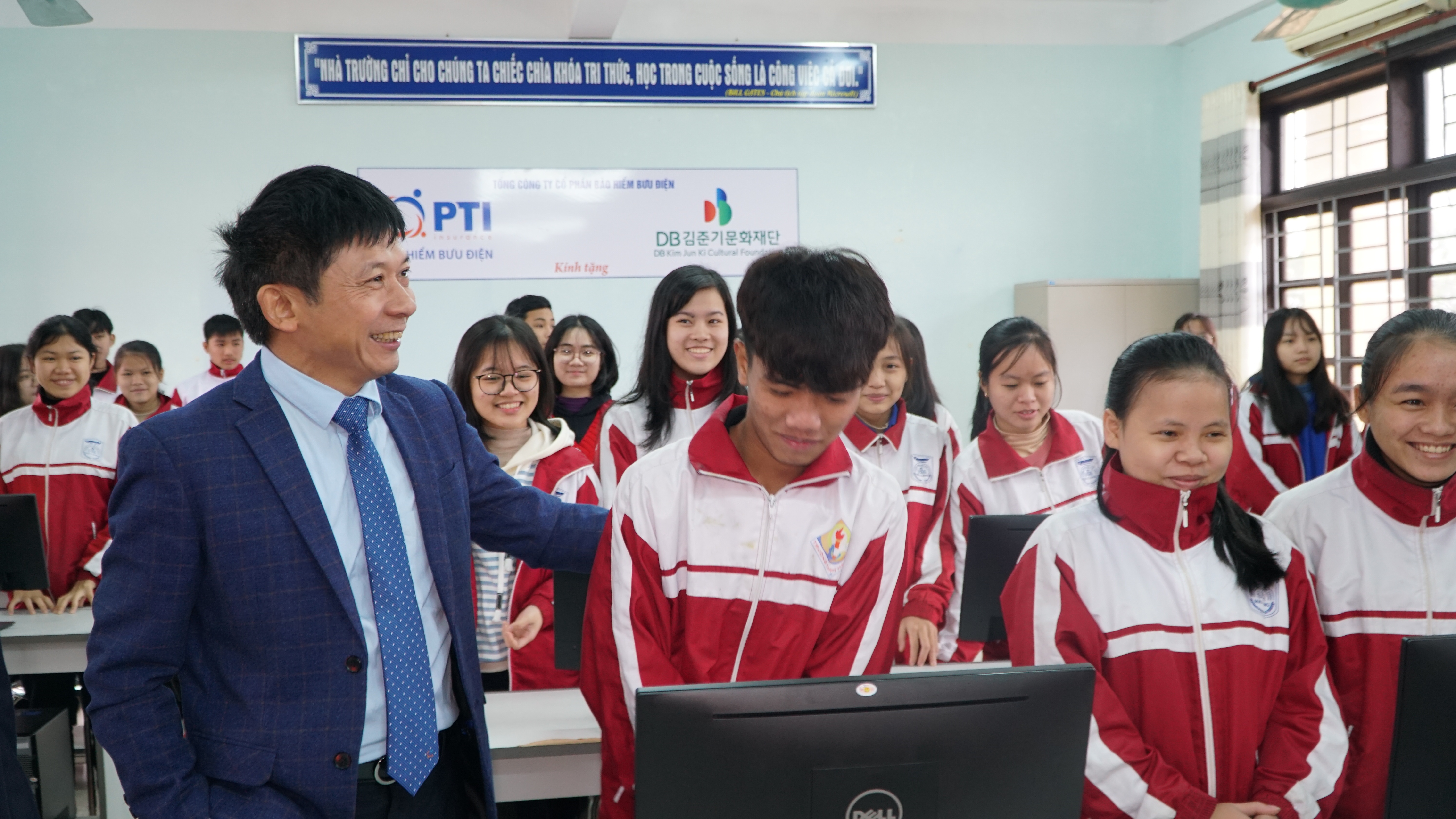 PTI,  bao hiem phi nhan tho anh 6