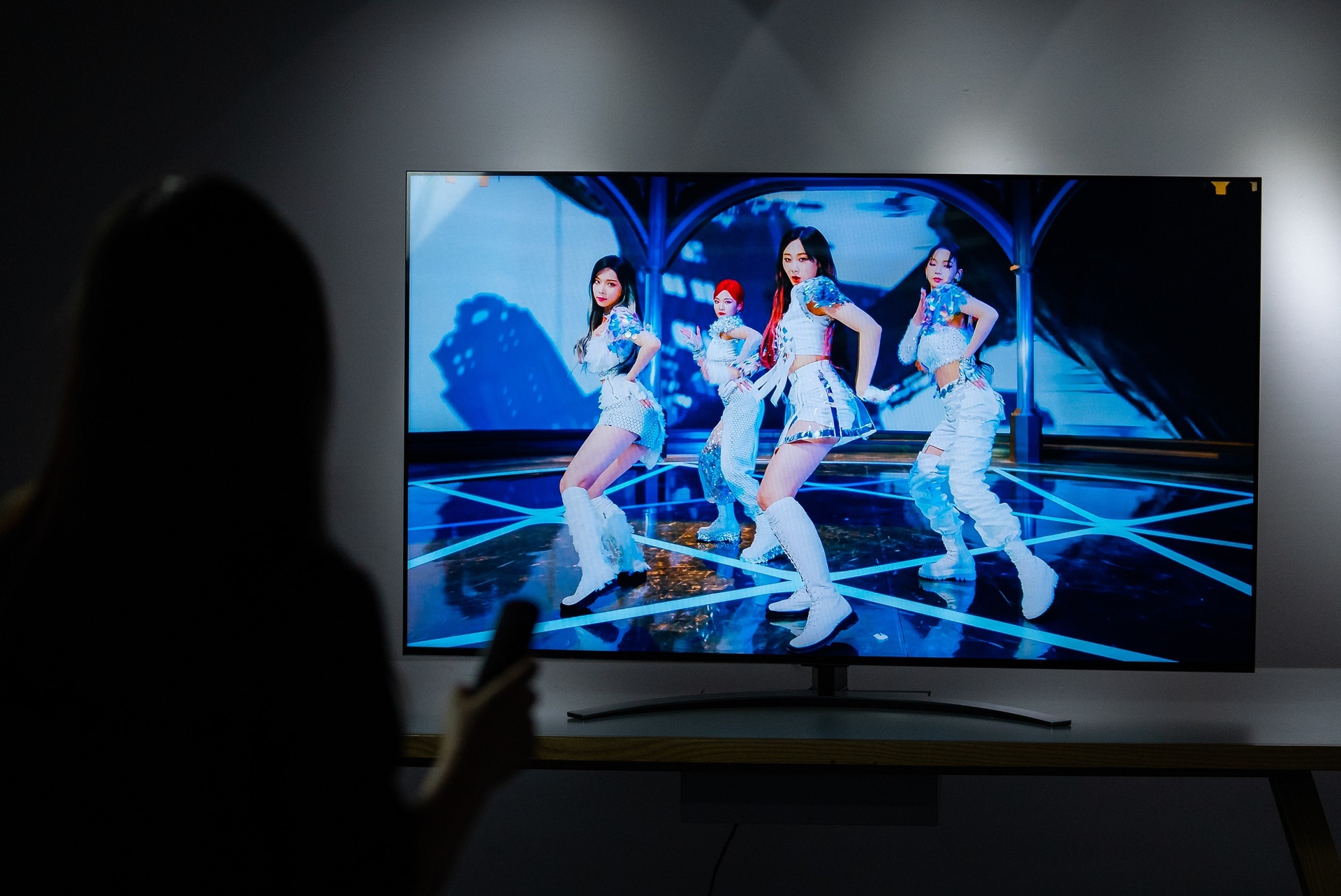 Chi tiet TV LG QNED miniLED - su ket hop giua LCD va OLED hinh anh