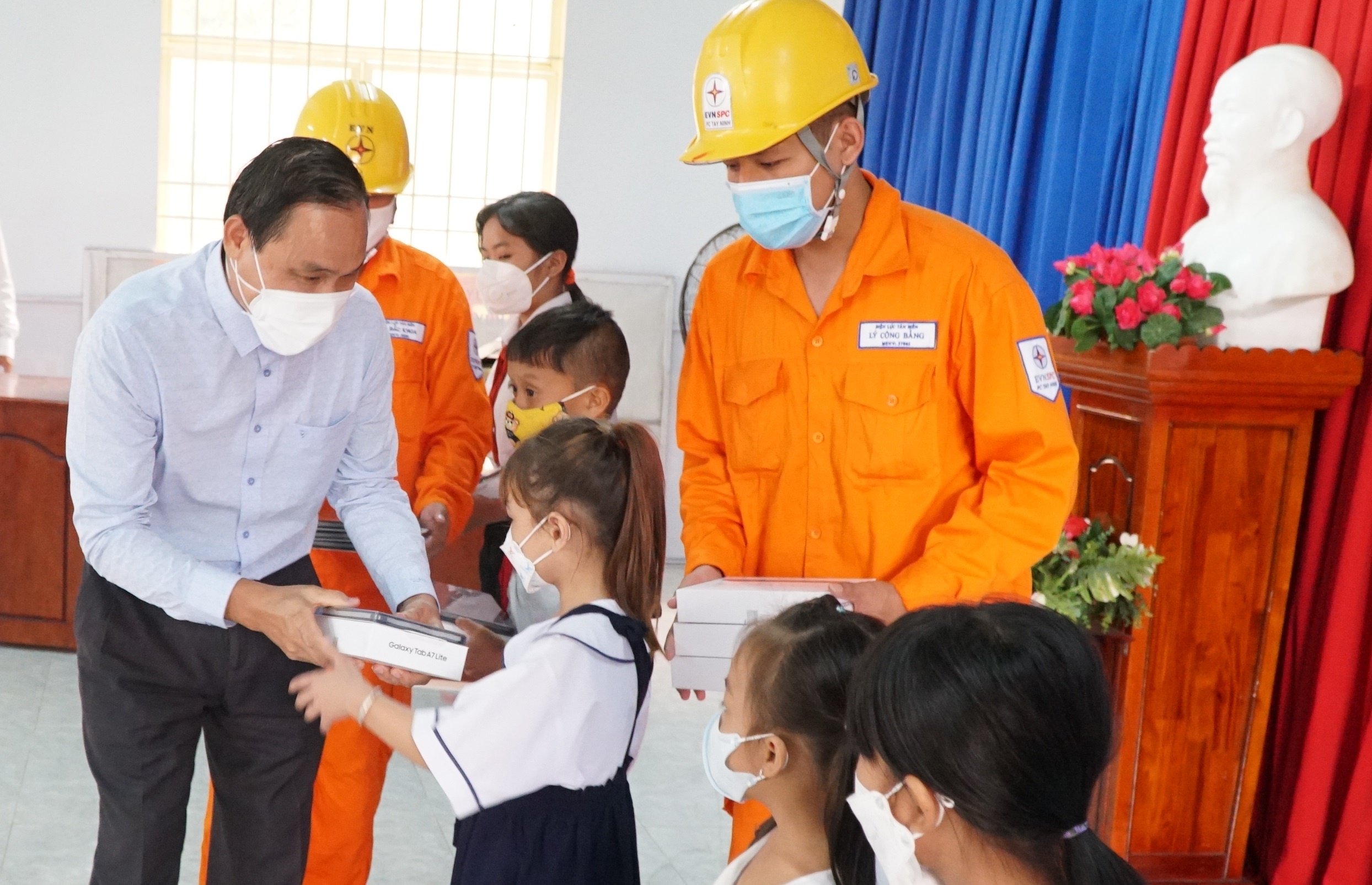 Chuoi hoat dong tri an khach hang cua EVNSPC hinh anh