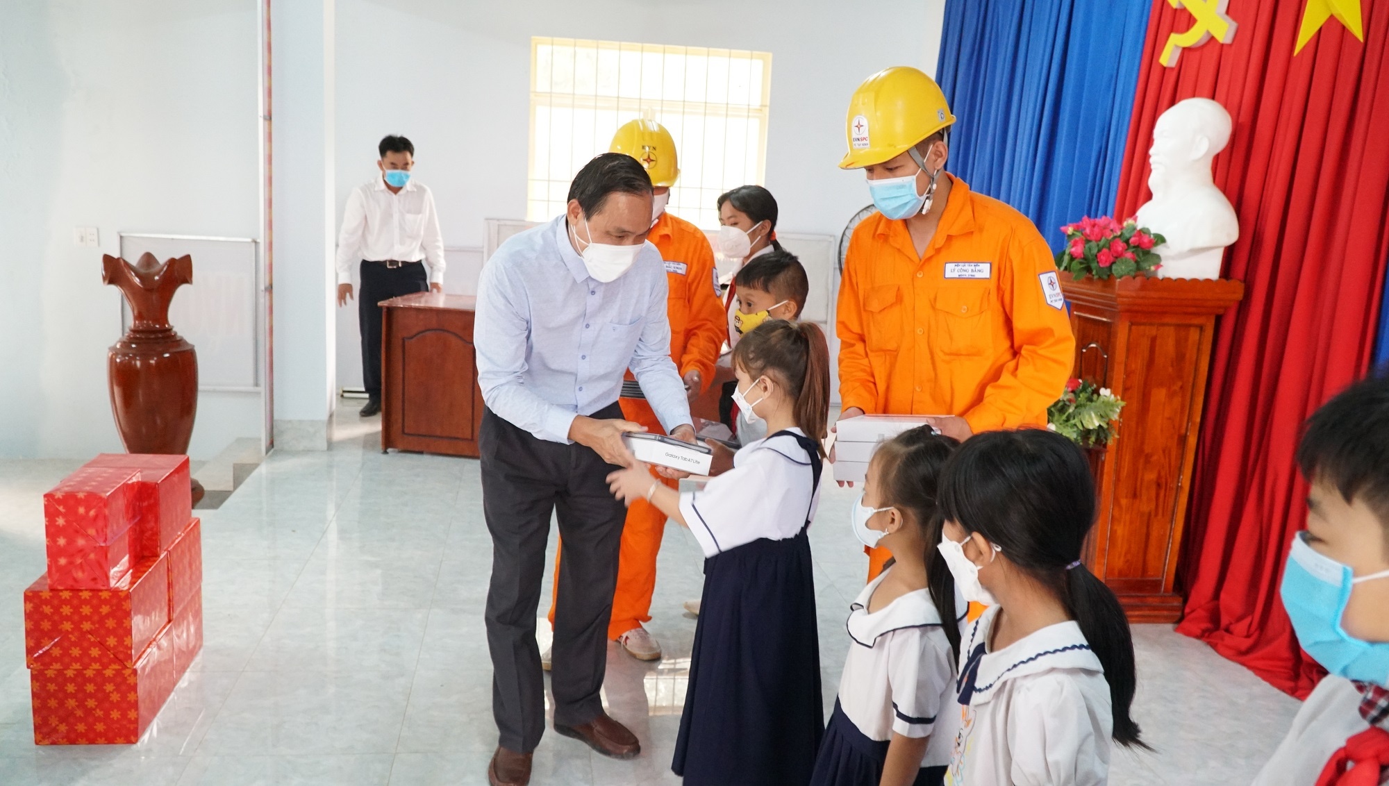 EVNSPC,  ho tro khach hang anh 2