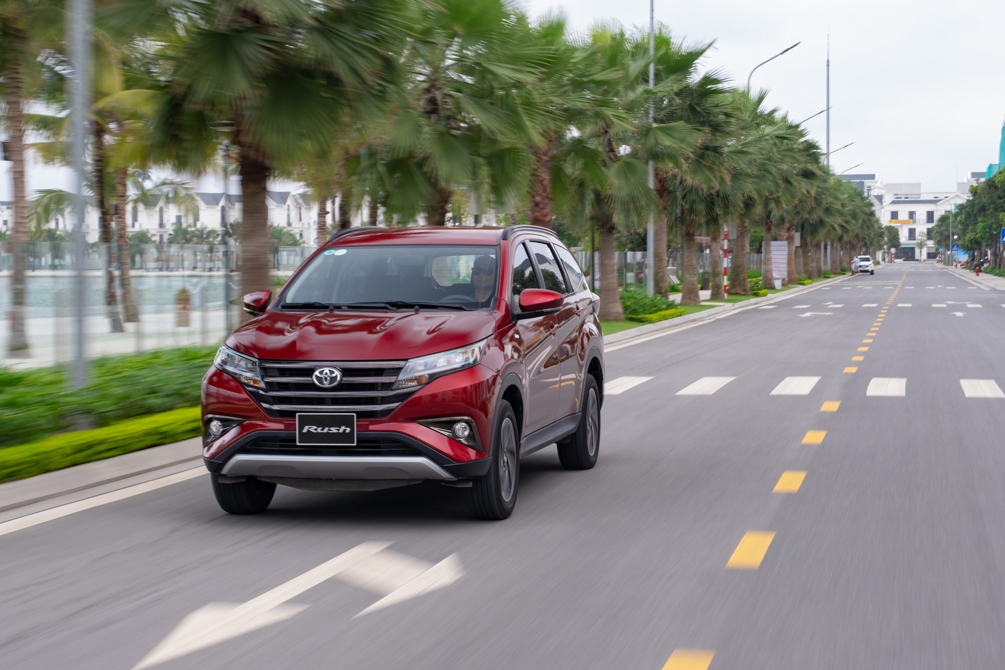 Mua Toyota Rush nhap khau van duoc tang den 30 trieu phi truoc ba hinh anh