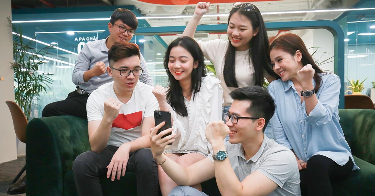 Nhan uu dai khi dat ve may bay, tau hoa tren ung dung ngan hang hinh anh