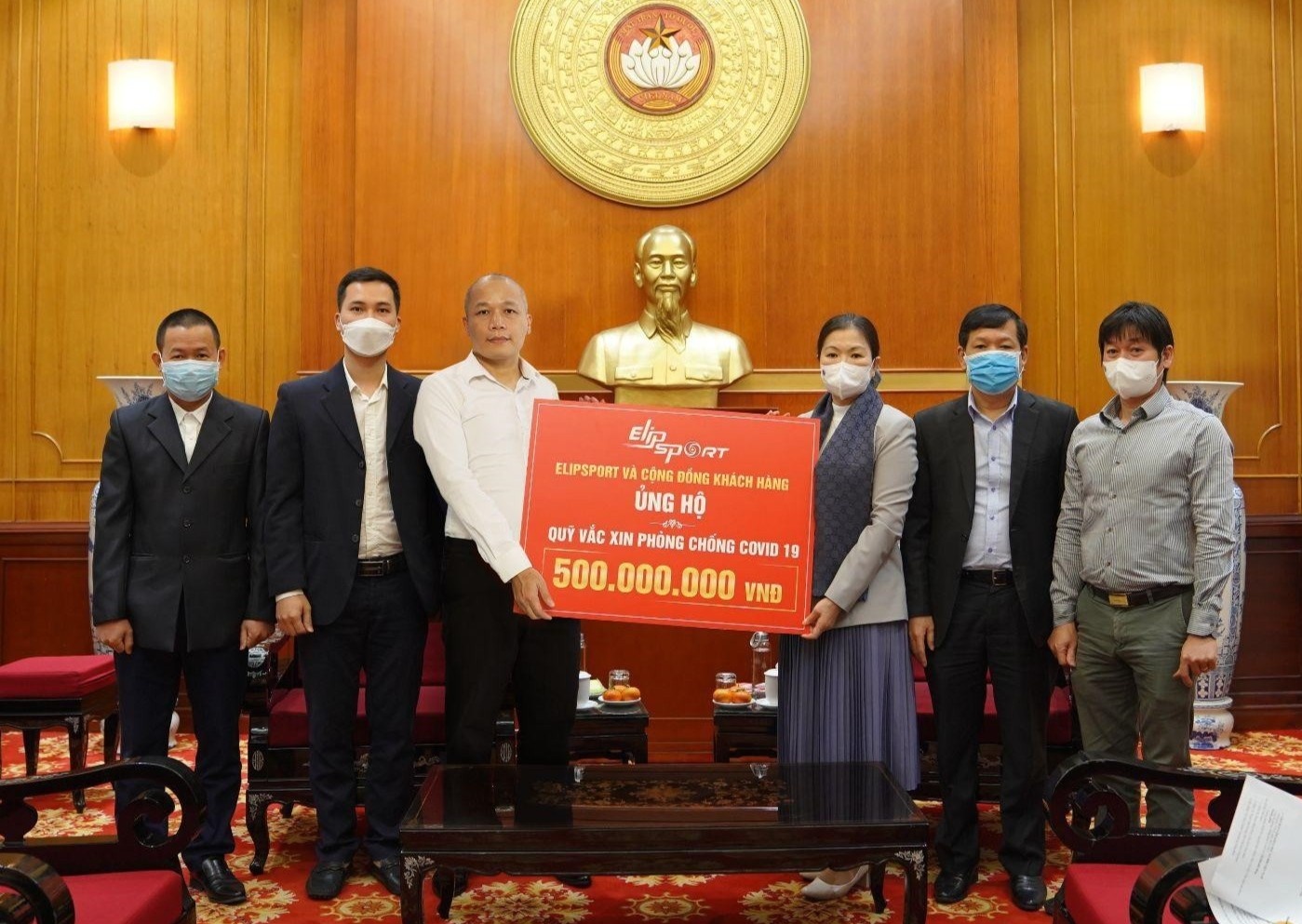 'Don hang nhan ai' cua Elipsport gop nua ty dong cho quy vaccine hinh anh