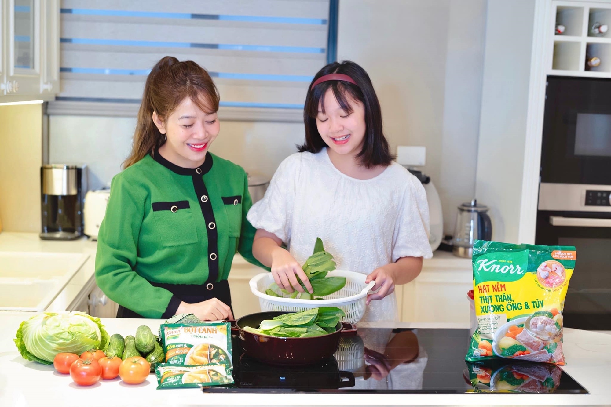 Cung con ve mo uoc tu nhung bua com nha du rau hinh anh