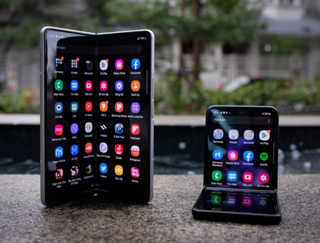 choi game tren Z Fold3,  gia Z Flip3 anh 2
