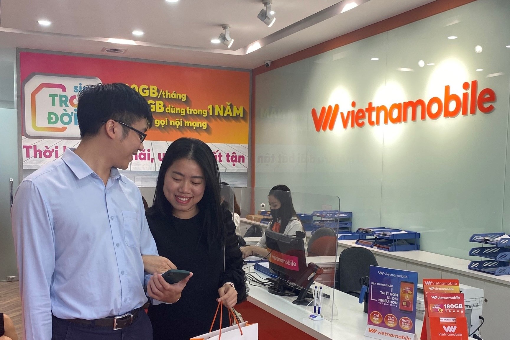 Vietnamobile tang 10 trieu GB data mien phi hinh anh