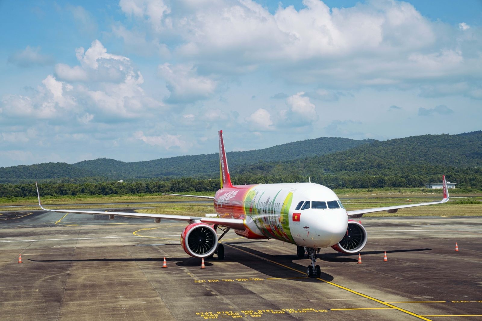 Vietjet,  chuyen bay xanh anh 1