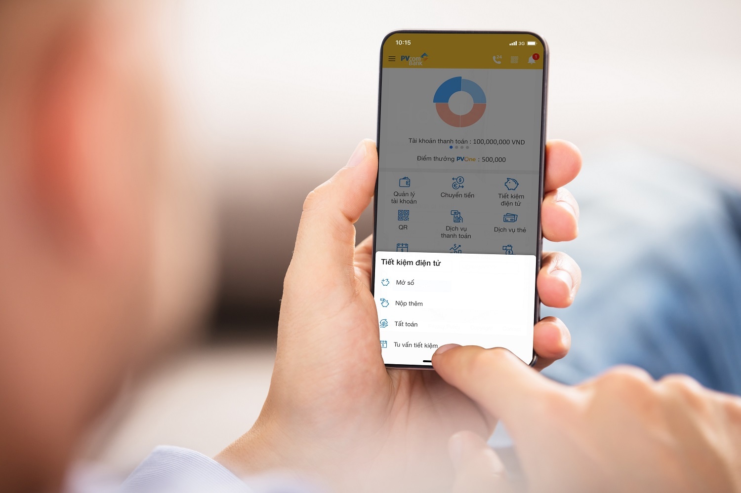 PVcomBank chi gan 1,6 ty dong tang 6.000 qua cho nguoi gui tiet kiem hinh anh