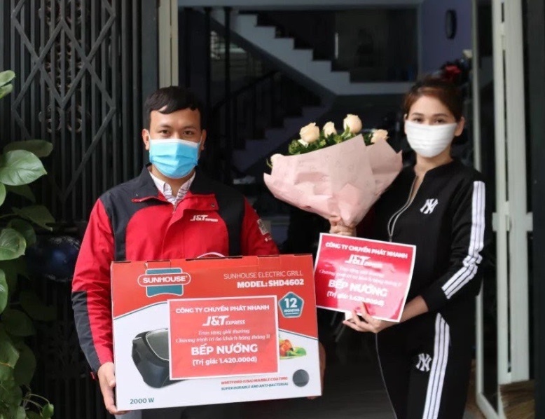 Tham gia Red Tuesday, nhan qua hap dan tu J&T Express hinh anh