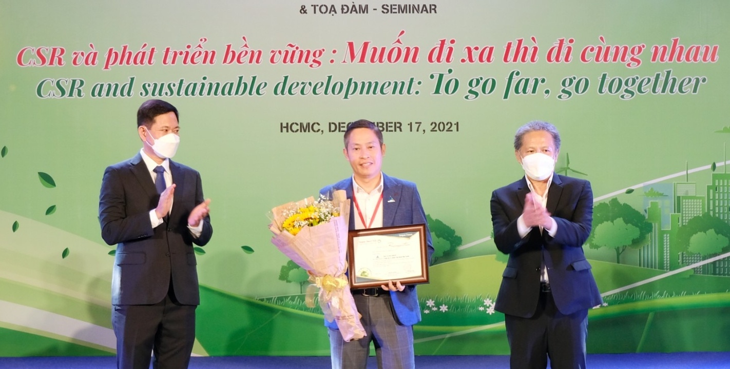 Tap doan Dat Xanh duoc vinh danh la 'Doanh nghiep vi cong dong' hinh anh