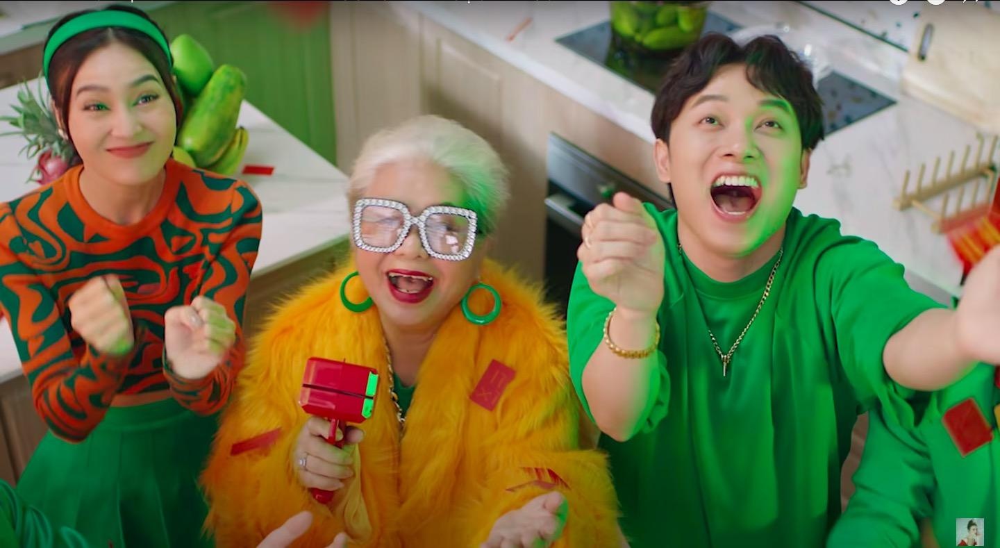 Thong diep y nghia tu MV Tet cua Truc Nhan va Ninh Duong Lan Ngoc hinh anh