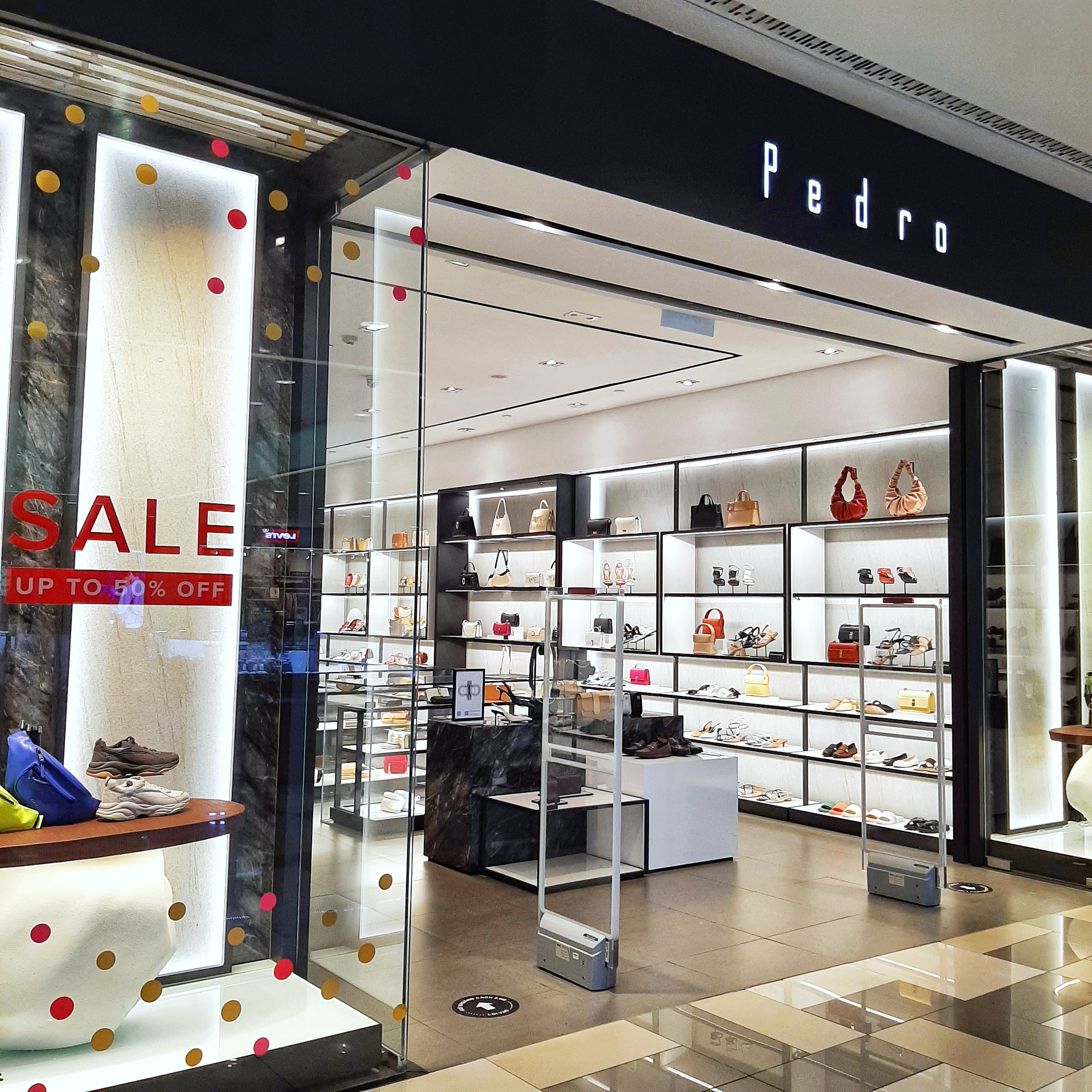 Di choi Noel,  trung tam thuong mai anh 7