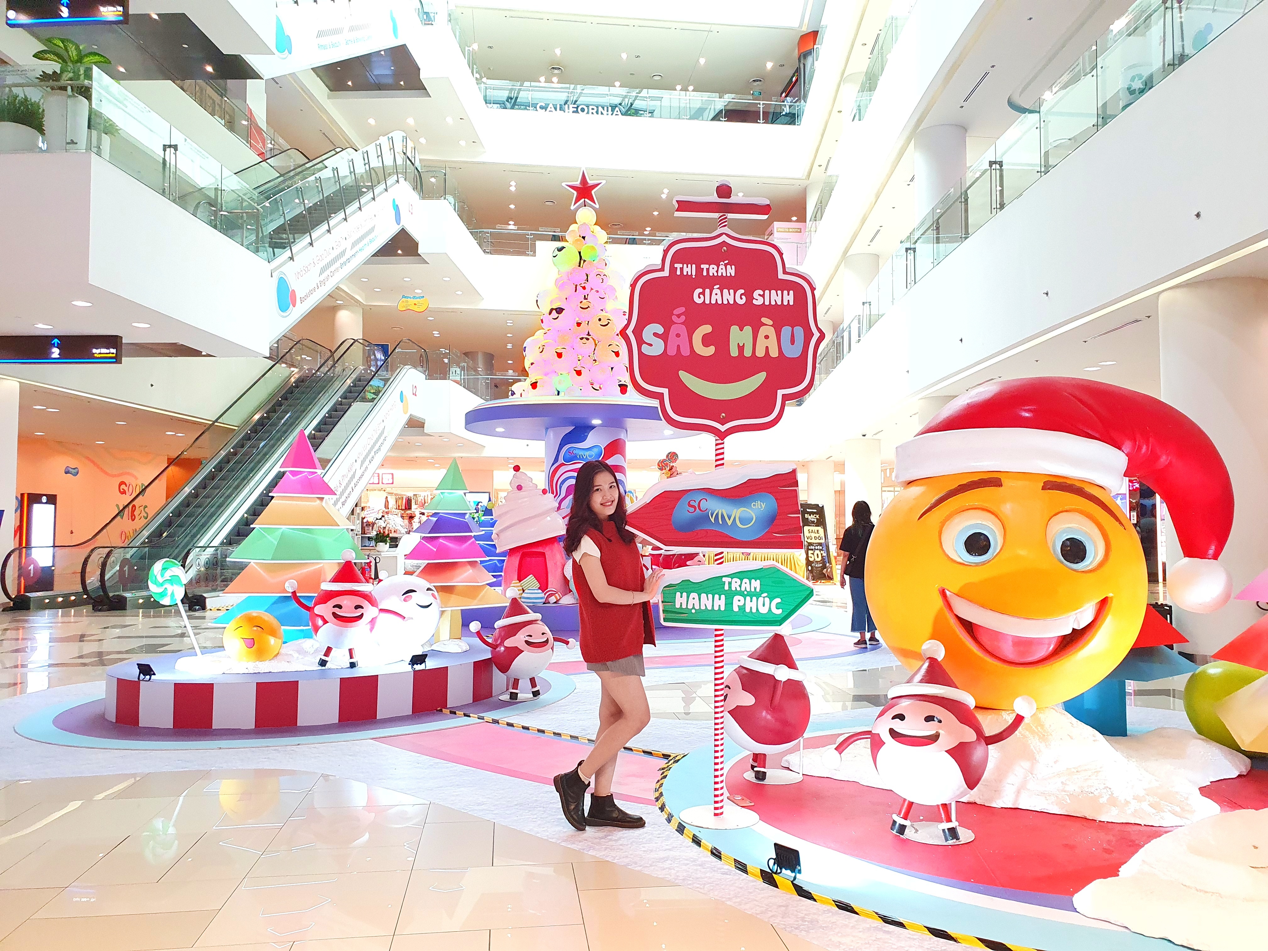 Di choi Noel,  trung tam thuong mai anh 3